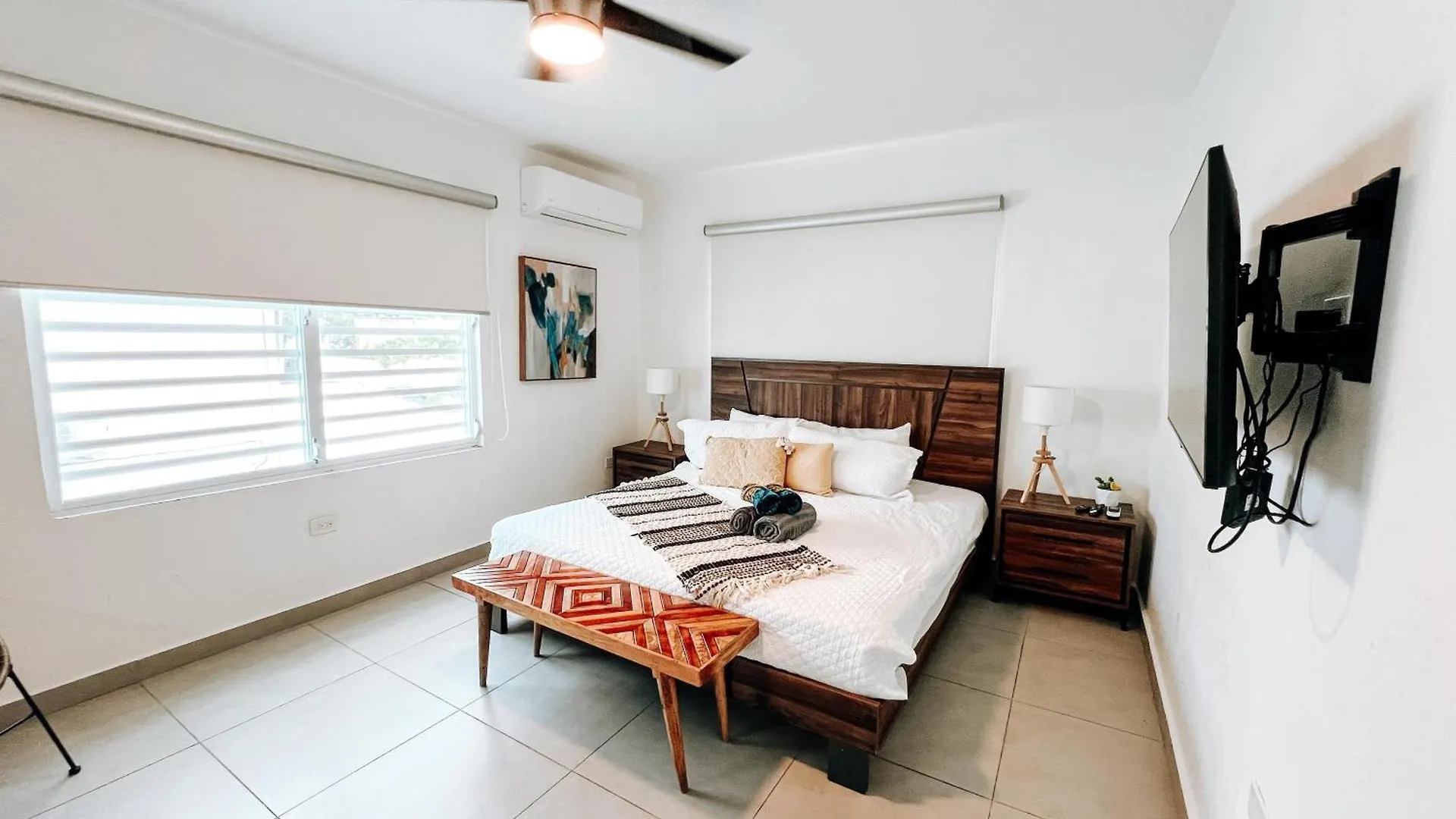 San Juan Getaway Sleeps 6 n 9 Mins to Airport Daire