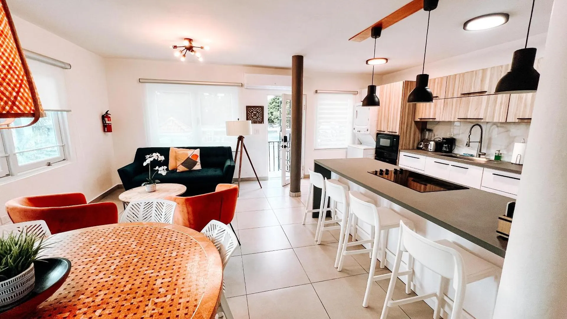 San Juan Getaway Sleeps 6 n 9 Mins to Airport Daire 0*, San Juan
