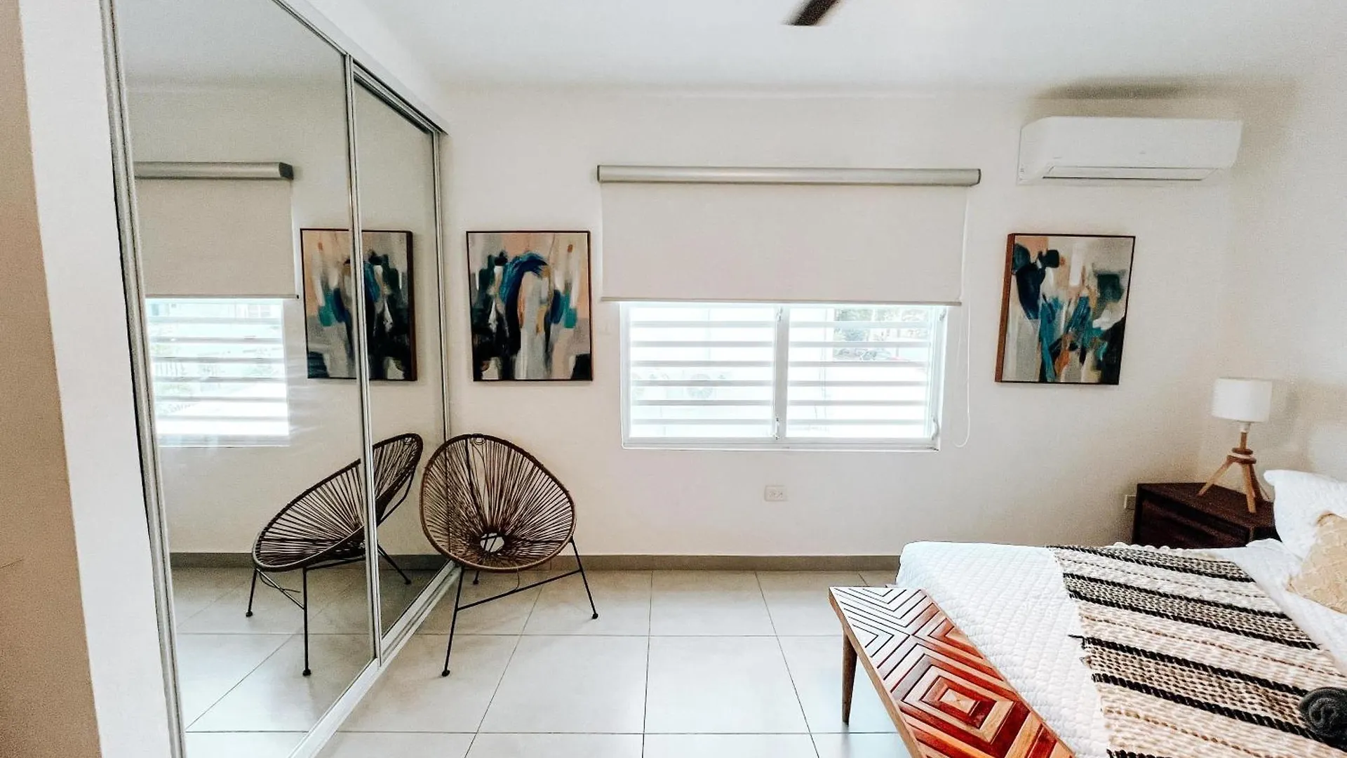 San Juan Getaway Sleeps 6 n 9 Mins to Airport Daire