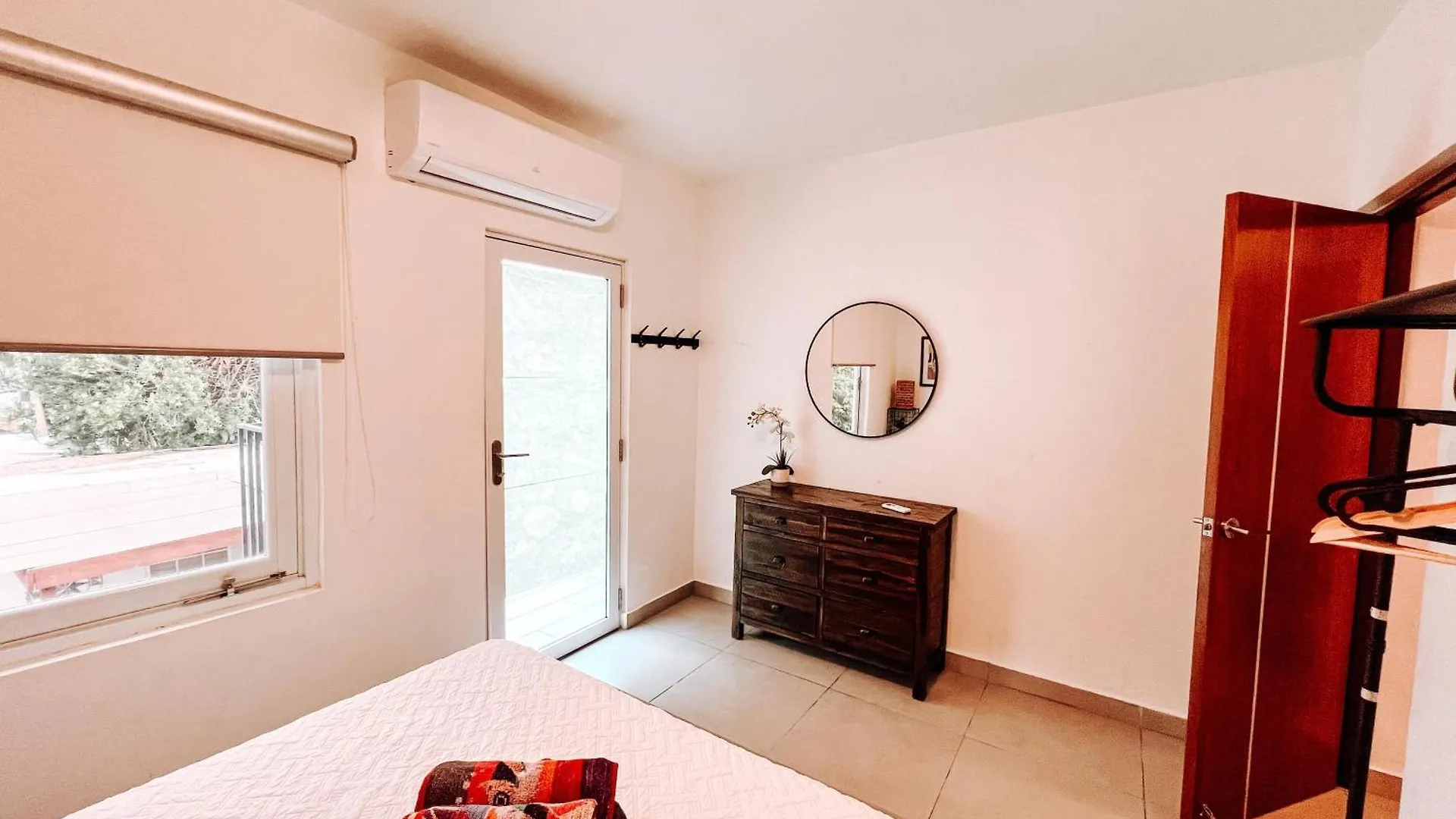 San Juan Getaway Sleeps 6 n 9 Mins to Airport Apartman  San Juan