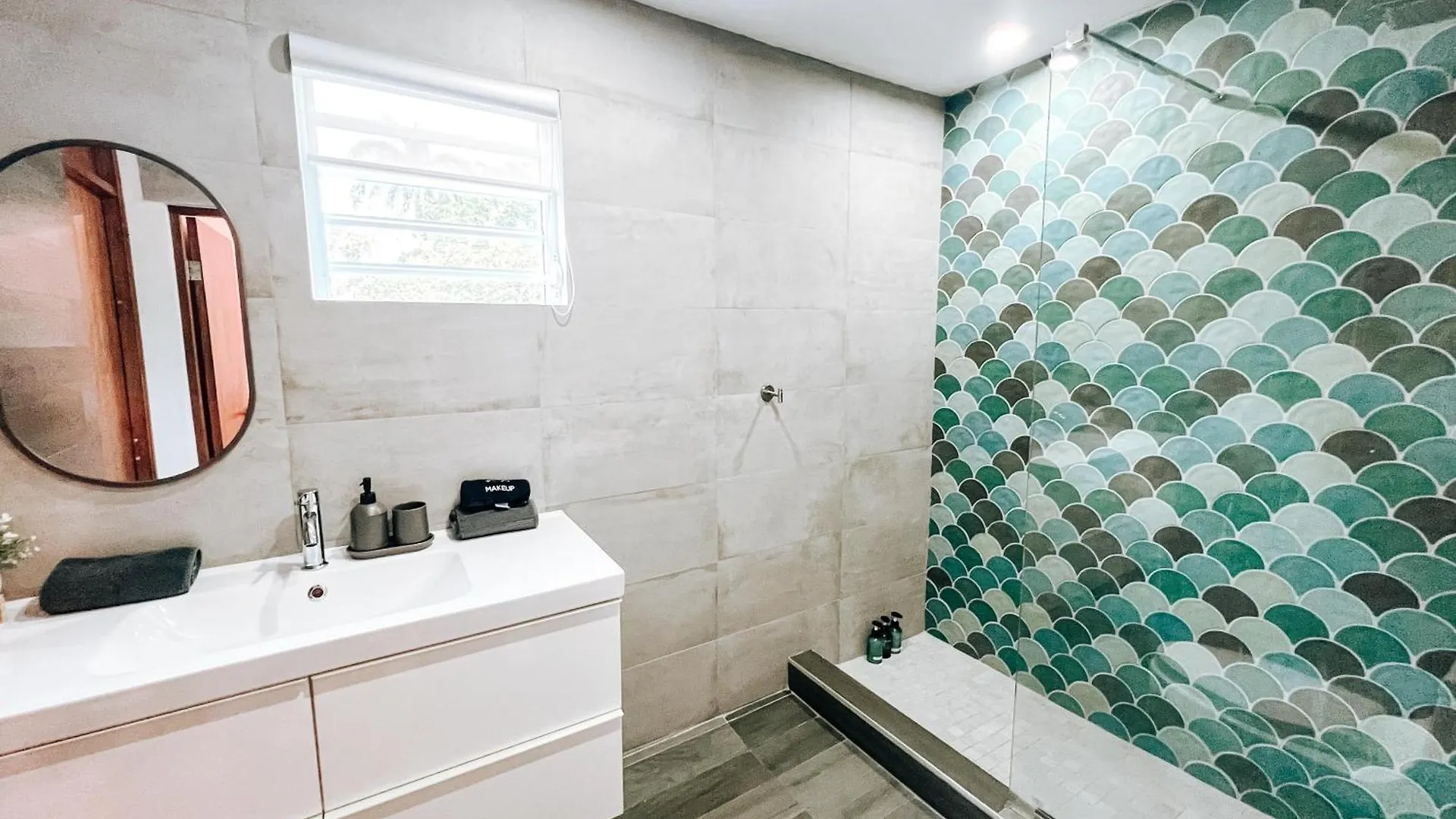 San Juan Getaway Sleeps 6 n 9 Mins to Airport Apartman