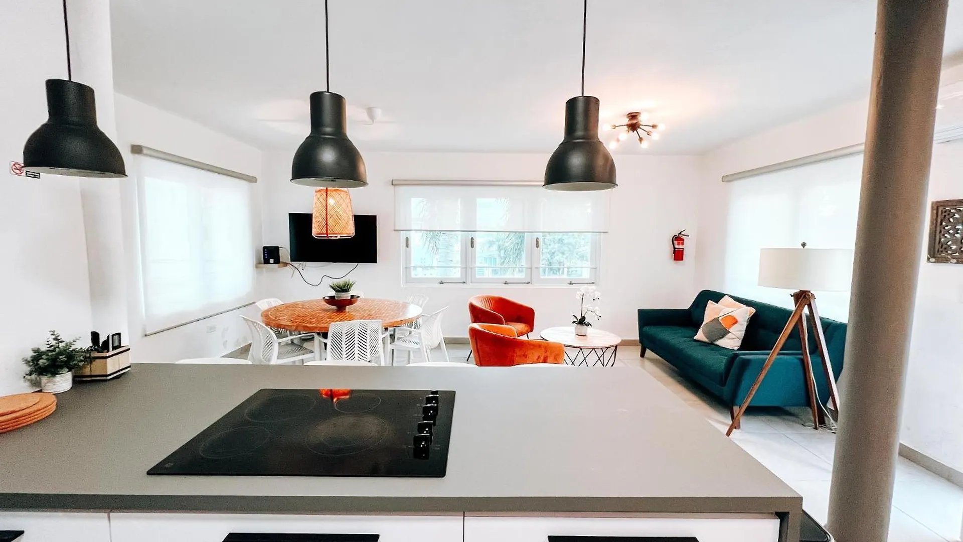 San Juan Getaway Sleeps 6 n 9 Mins to Airport Apartman 0*, San Juan