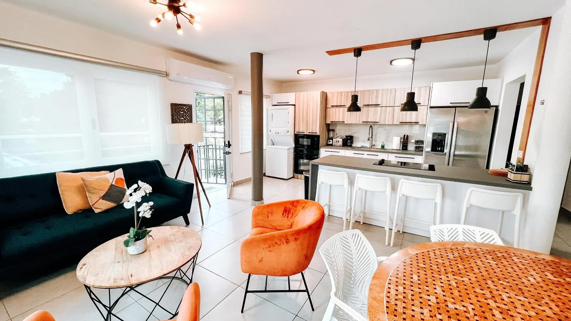 San Juan Getaway Sleeps 6 n 9 Mins to Airport Apartman