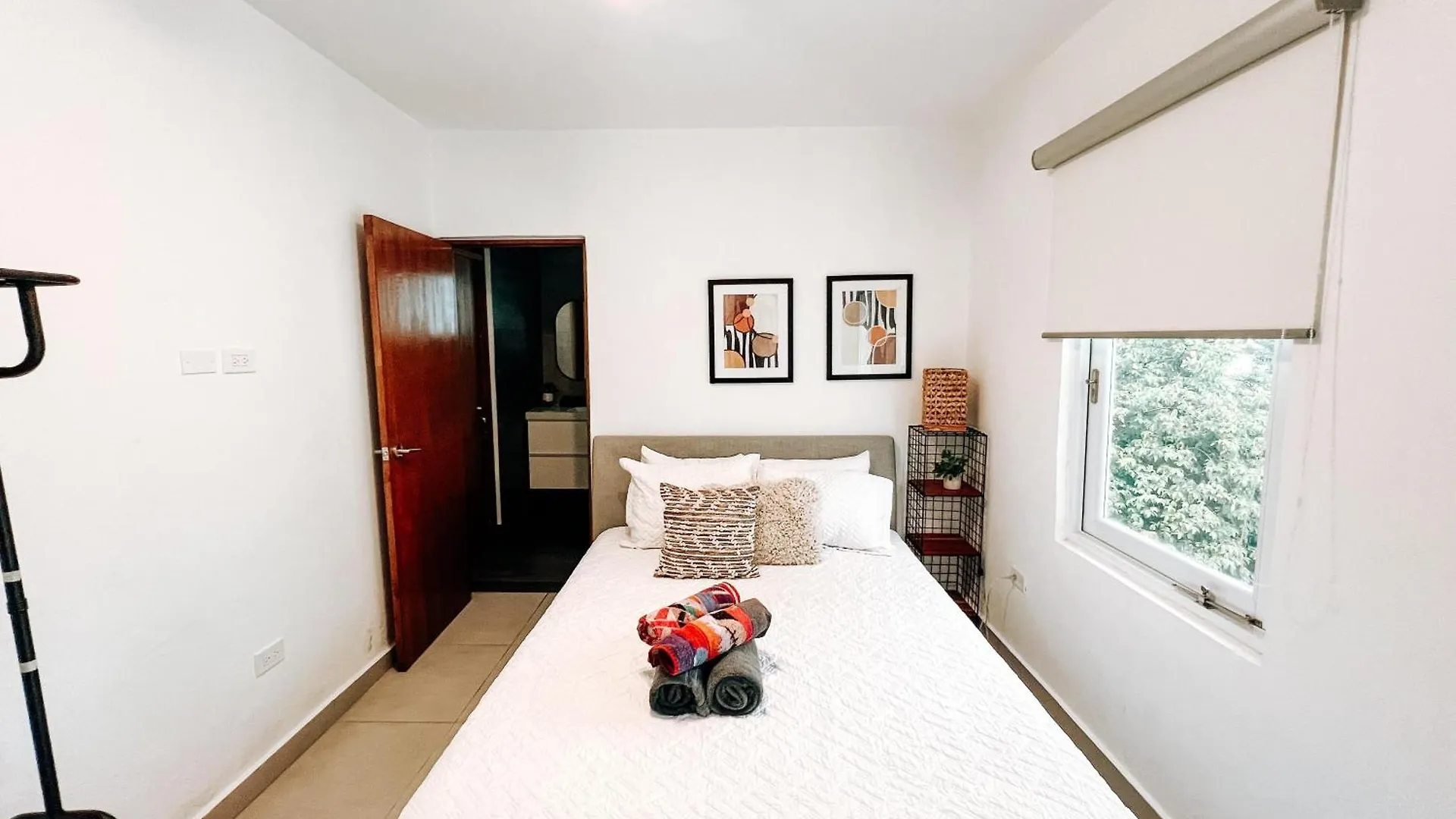 San Juan Getaway Sleeps 6 n 9 Mins to Airport Apartman